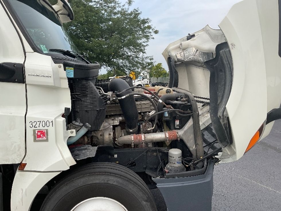 Day Cab Tractor-Heavy Duty Tractors-Freightliner-2019-T12664ST-Middlefield-OH-384,443\n\t\tmiles-$ 59,500 - Image 15