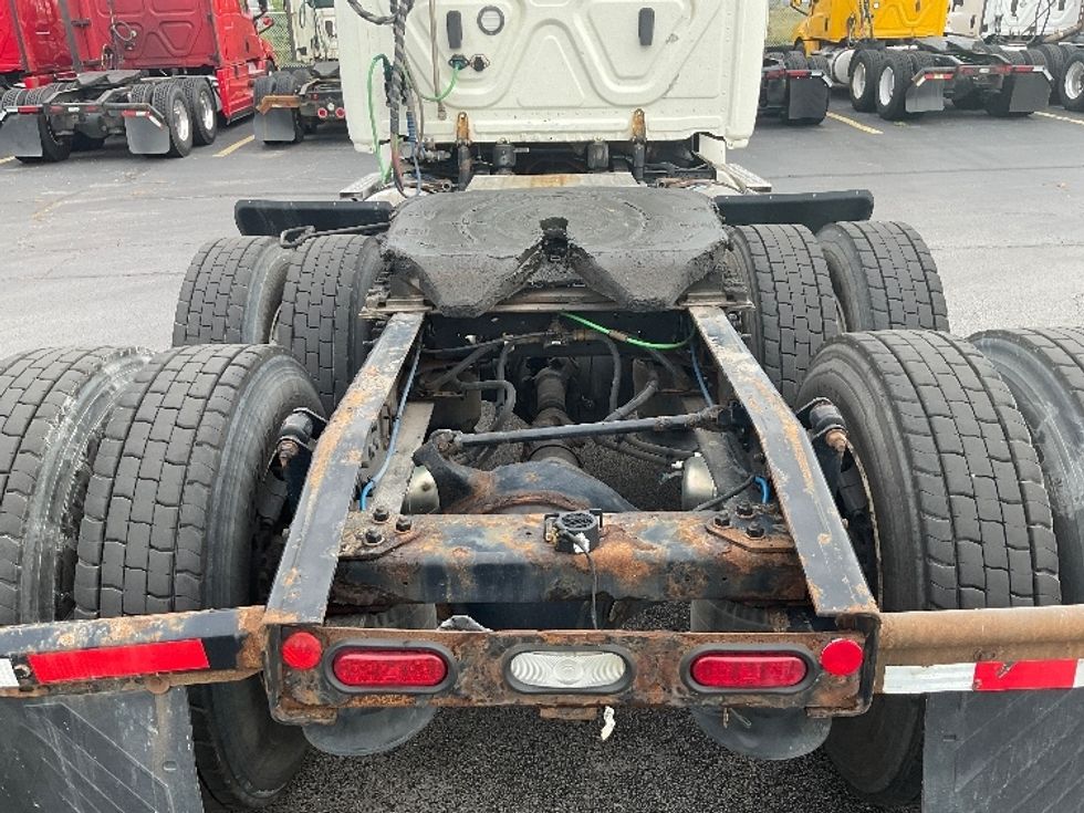 Day Cab Tractor-Heavy Duty Tractors-Freightliner-2019-T12664ST-Middlefield-OH-384,443\n\t\tmiles-$ 59,500 - Image 6