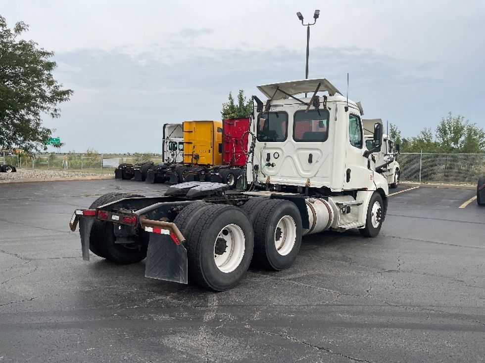 Day Cab Tractor-Heavy Duty Tractors-Freightliner-2019-T12664ST-Middlefield-OH-384,443\n\t\tmiles-$ 59,500 - Image 7