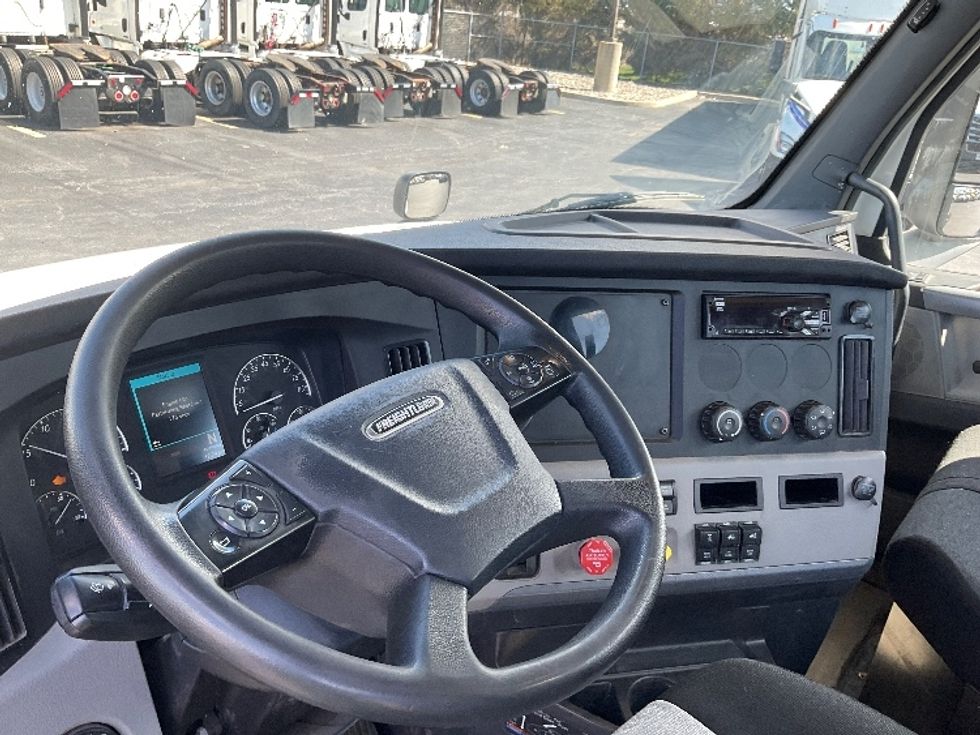 Day Cab Tractor-Heavy Duty Tractors-Freightliner-2019-T12664ST-Middlefield-OH-411,143\n\t\tmiles-$ 53,500 - Image 10
