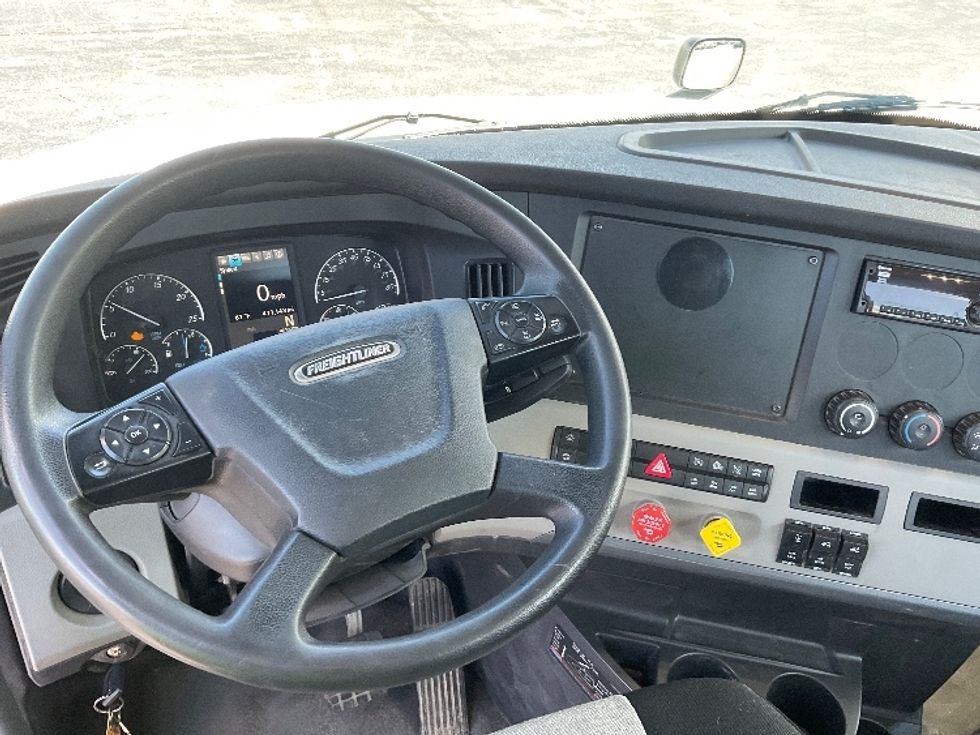 Day Cab Tractor-Heavy Duty Tractors-Freightliner-2019-T12664ST-Middlefield-OH-411,143\n\t\tmiles-$ 53,500 - Image 11