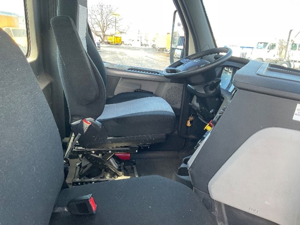 Day Cab Tractor-Heavy Duty Tractors-Freightliner-2019-T12664ST-Middlefield-OH-411,143\n\t\tmiles-$ 53,500 - Image 14