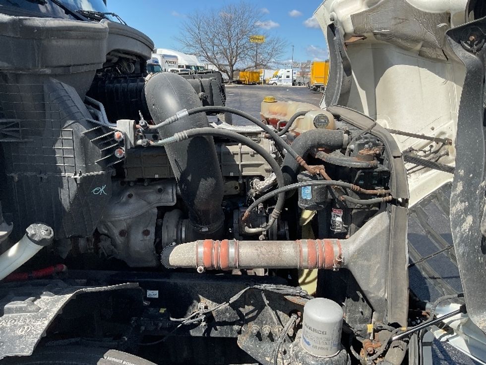 Day Cab Tractor-Heavy Duty Tractors-Freightliner-2019-T12664ST-Middlefield-OH-411,143\n\t\tmiles-$ 53,500 - Image 15