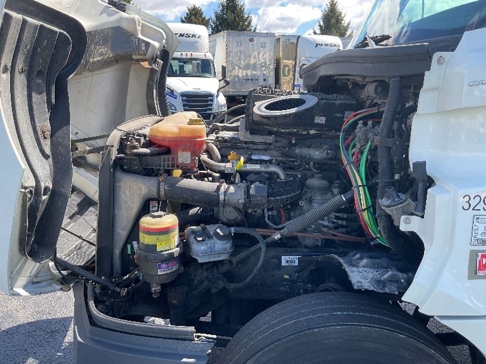 Day Cab Tractor-Heavy Duty Tractors-Freightliner-2019-T12664ST-Middlefield-OH-411,143\n\t\tmiles-$ 53,500 - Image 16