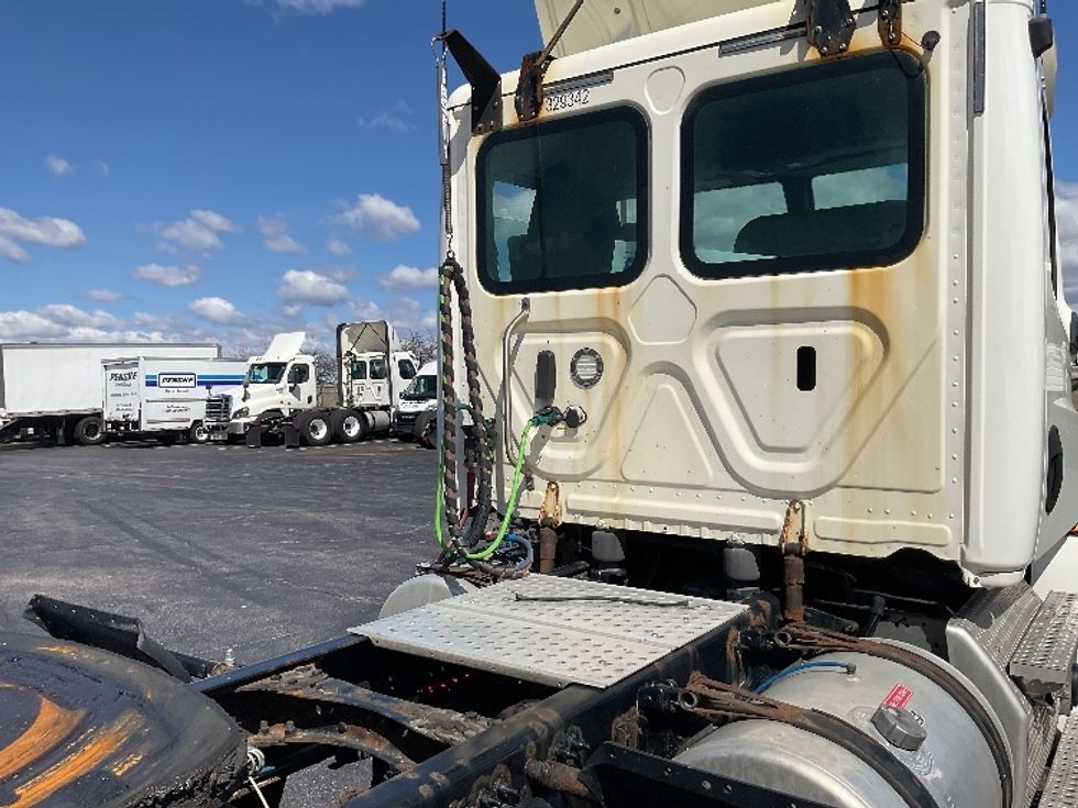 Day Cab Tractor-Heavy Duty Tractors-Freightliner-2019-T12664ST-Middlefield-OH-411,143\n\t\tmiles-$ 53,500 - Image 17