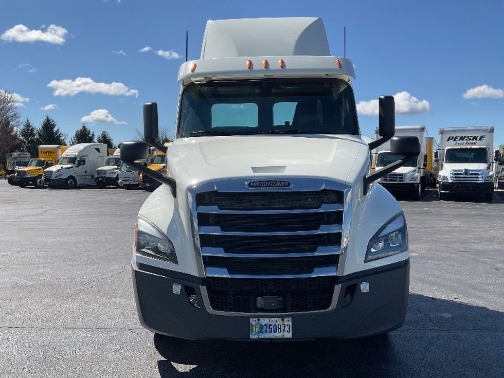 Day Cab Tractor-Heavy Duty Tractors-Freightliner-2019-T12664ST-Middlefield-OH-411,143\n\t\tmiles-$ 53,500 - Image 2