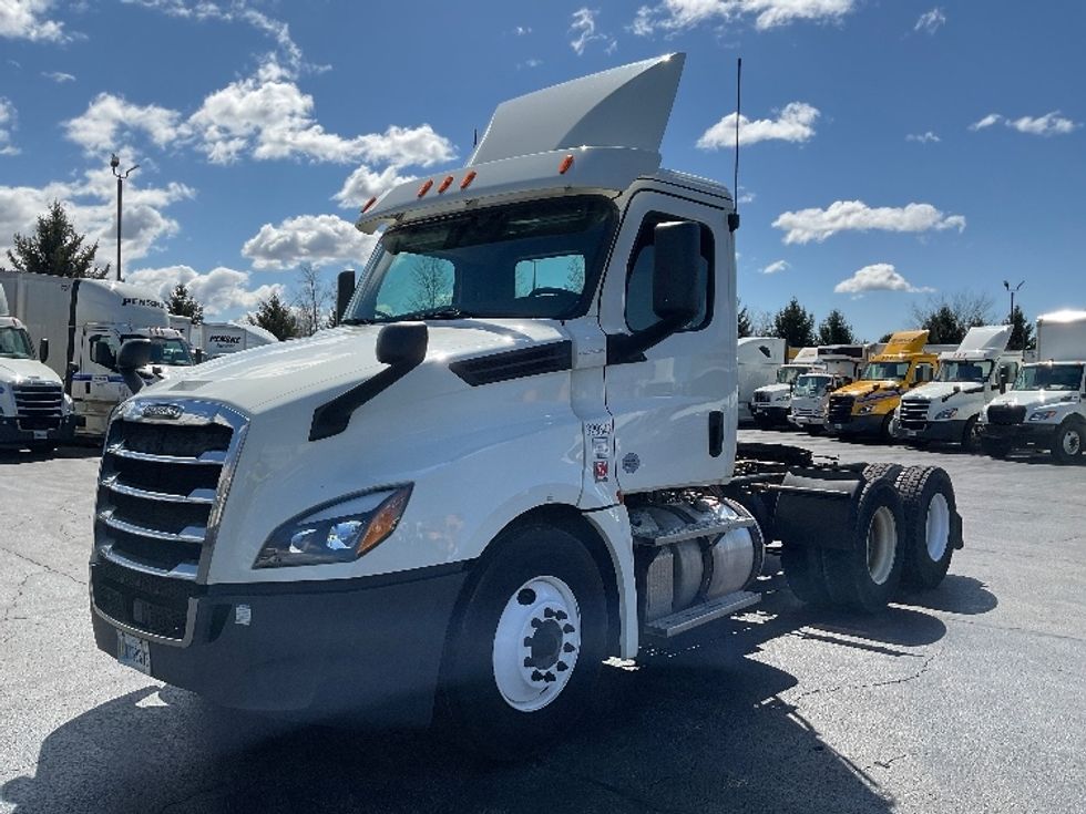 Day Cab Tractor-Heavy Duty Tractors-Freightliner-2019-T12664ST-Middlefield-OH-411,143\n\t\tmiles-$ 53,500 - Image 3