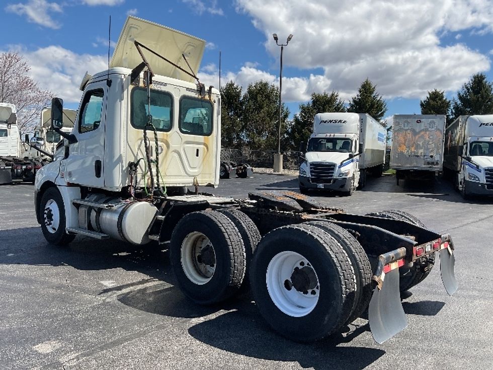 Day Cab Tractor-Heavy Duty Tractors-Freightliner-2019-T12664ST-Middlefield-OH-411,143\n\t\tmiles-$ 53,500 - Image 5