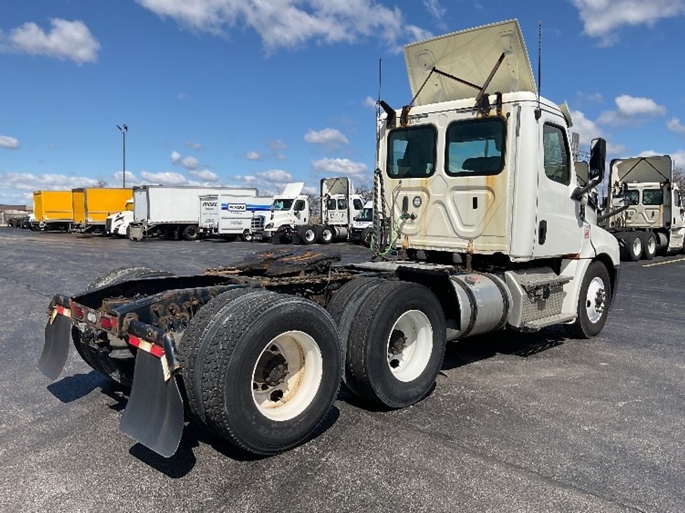 Day Cab Tractor-Heavy Duty Tractors-Freightliner-2019-T12664ST-Middlefield-OH-411,143\n\t\tmiles-$ 53,500 - Image 7