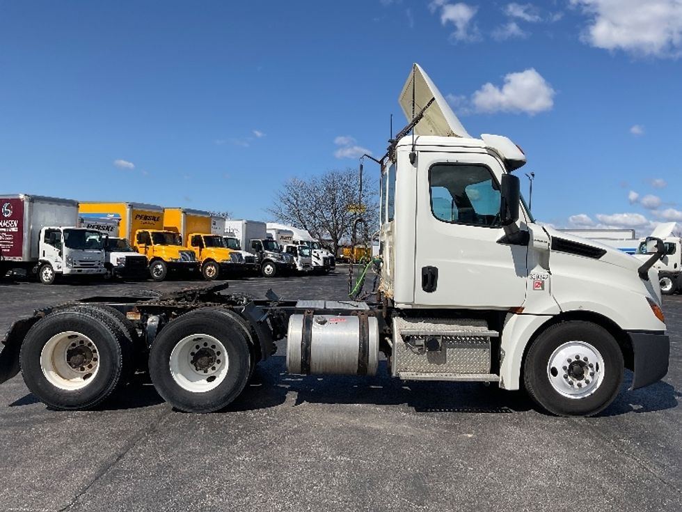Day Cab Tractor-Heavy Duty Tractors-Freightliner-2019-T12664ST-Middlefield-OH-411,143\n\t\tmiles-$ 53,500 - Image 8