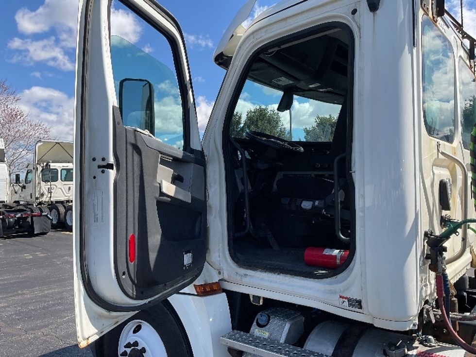Day Cab Tractor-Heavy Duty Tractors-Freightliner-2019-T12664ST-Middlefield-OH-411,143\n\t\tmiles-$ 53,500 - Image 9
