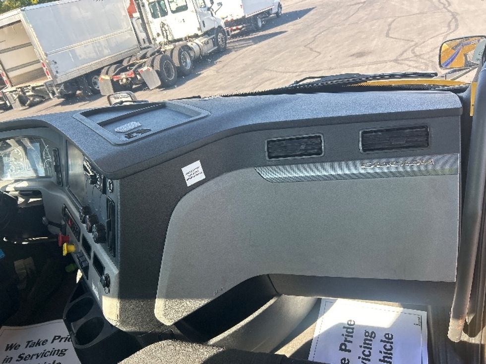 Day Cab Tractor-Heavy Duty Tractors-Freightliner-2019-T12664ST-Middlefield-OH-475,328\n\t\tmiles-$ 32,750 - Image 13