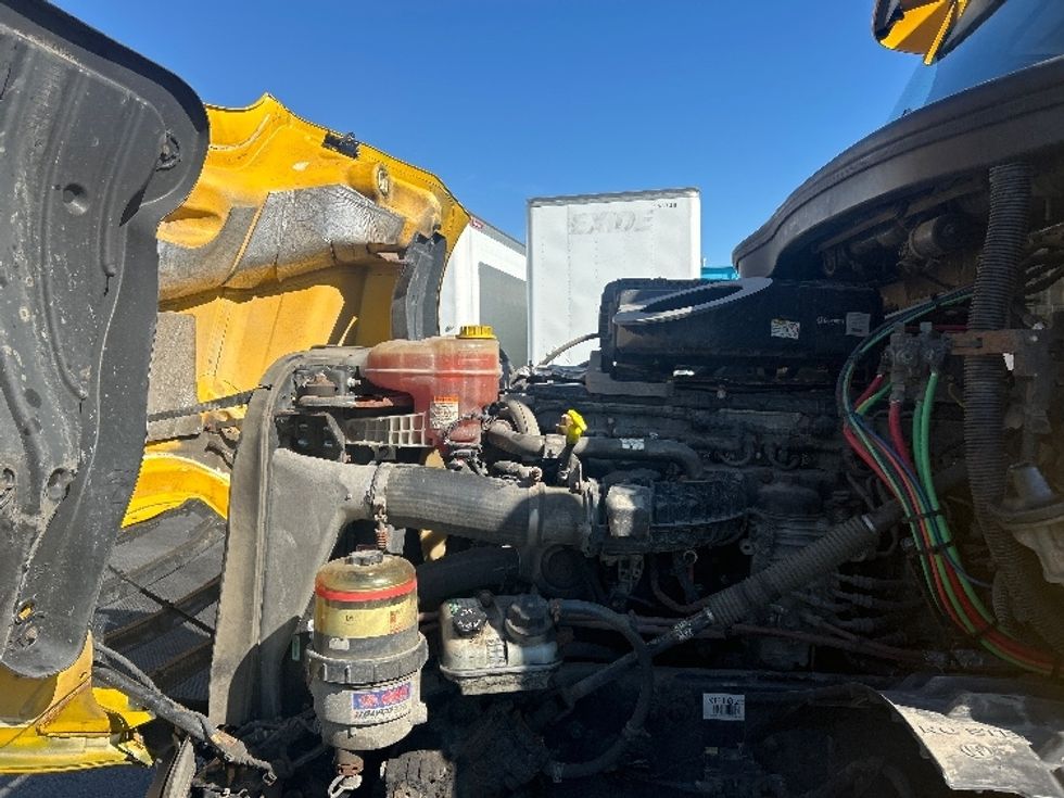 Day Cab Tractor-Heavy Duty Tractors-Freightliner-2019-T12664ST-Middlefield-OH-475,328\n\t\tmiles-$ 32,750 - Image 16