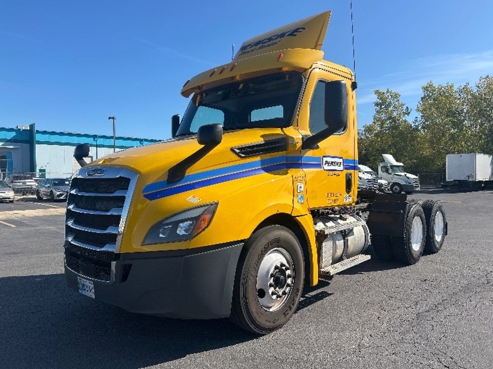 Day Cab Tractor-Heavy Duty Tractors-Freightliner-2019-T12664ST-Middlefield-OH-475,328\n\t\tmiles-$ 32,750 - Image 3