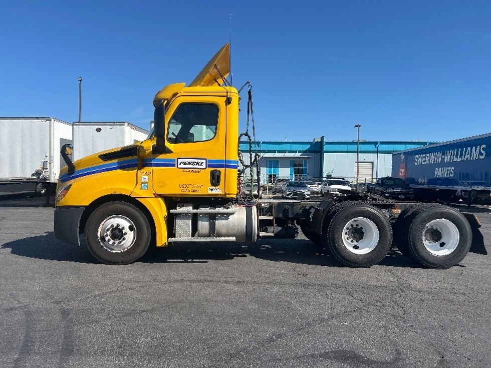 Day Cab Tractor-Heavy Duty Tractors-Freightliner-2019-T12664ST-Middlefield-OH-475,328\n\t\tmiles-$ 32,750 - Image 4