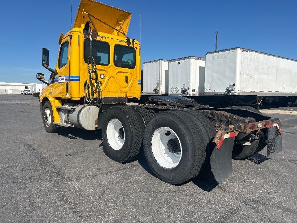 Day Cab Tractor-Heavy Duty Tractors-Freightliner-2019-T12664ST-Middlefield-OH-475,328\n\t\tmiles-$ 32,750 - Image 5