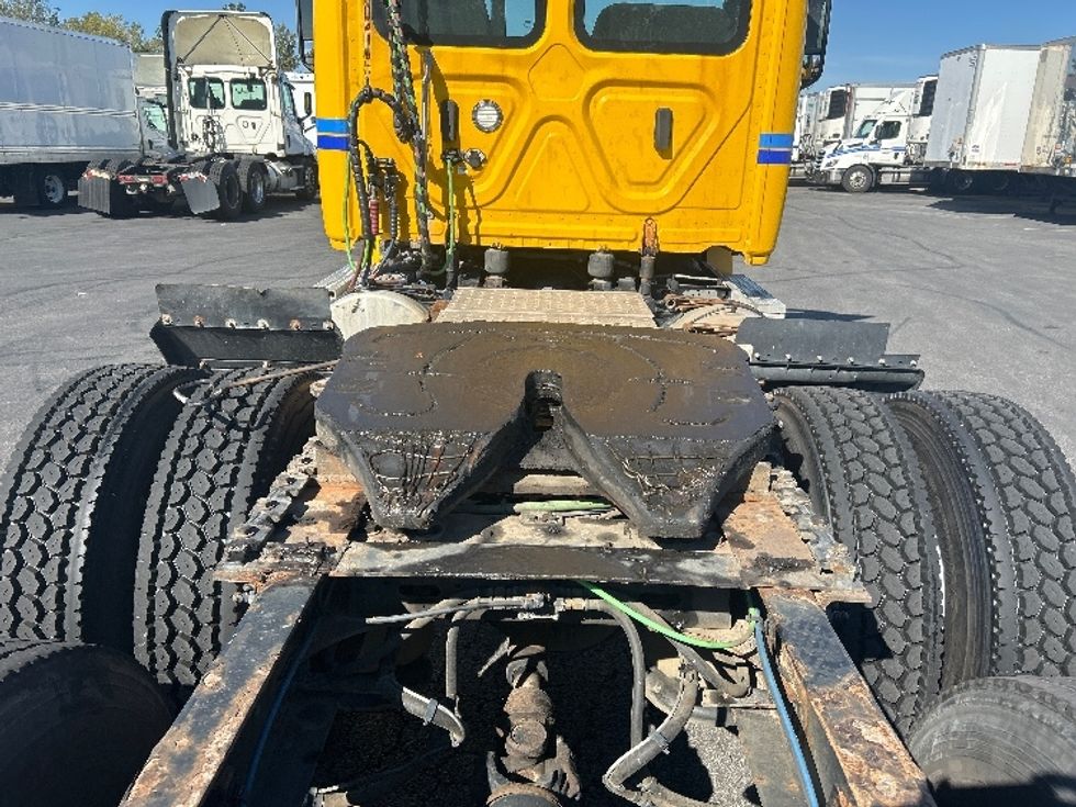 Day Cab Tractor-Heavy Duty Tractors-Freightliner-2019-T12664ST-Middlefield-OH-475,328\n\t\tmiles-$ 32,750 - Image 6