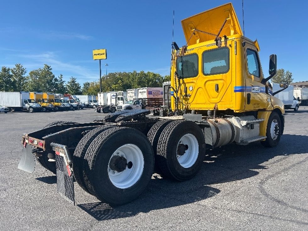 Day Cab Tractor-Heavy Duty Tractors-Freightliner-2019-T12664ST-Middlefield-OH-475,328\n\t\tmiles-$ 32,750 - Image 7