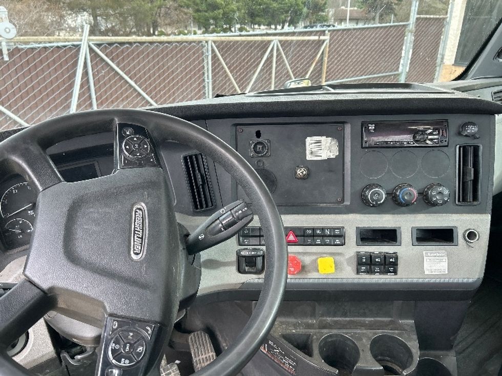 Day Cab Tractor-Heavy Duty Tractors-Freightliner-2019-T12664ST-Middlefield-OH-518,878\n\t\tmiles-$ 34,000 - Image 11