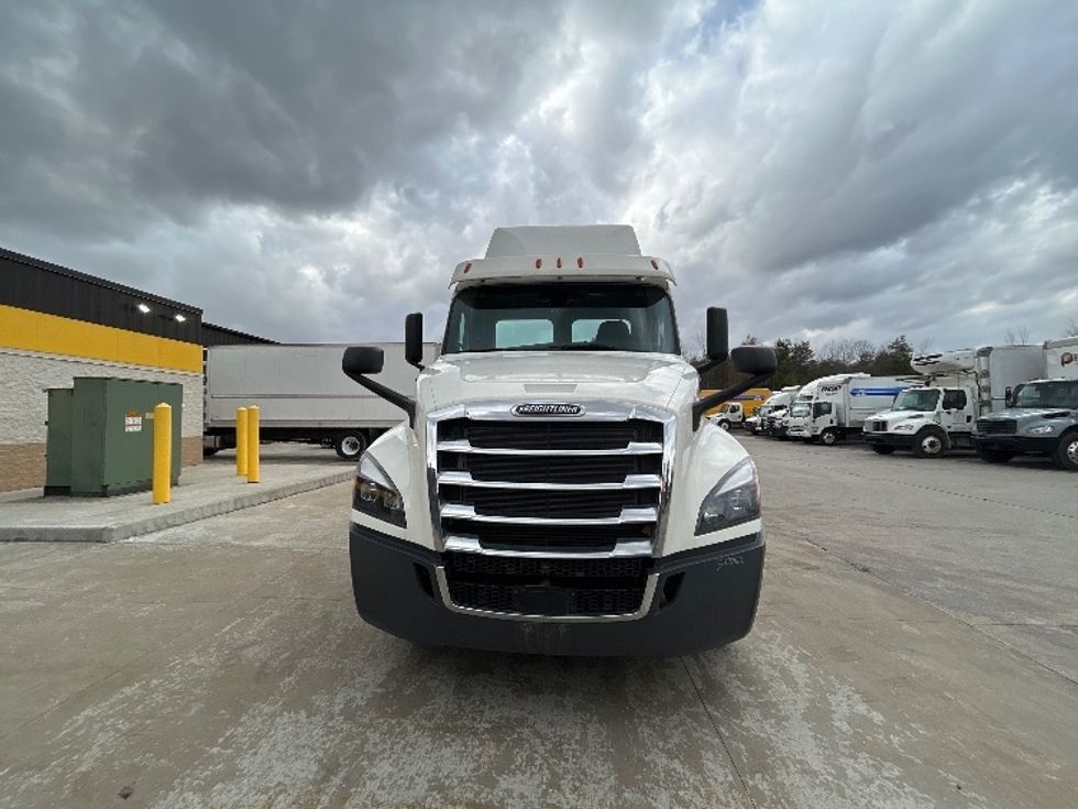 Day Cab Tractor-Heavy Duty Tractors-Freightliner-2019-T12664ST-Middlefield-OH-518,878\n\t\tmiles-$ 34,000 - Image 2