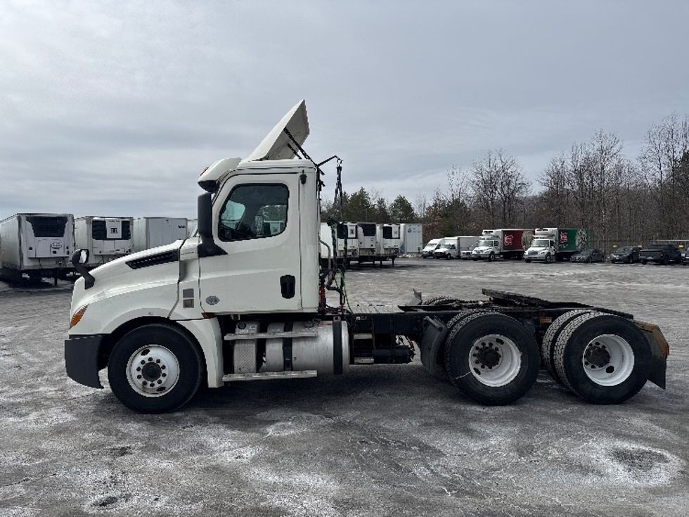 Day Cab Tractor-Heavy Duty Tractors-Freightliner-2019-T12664ST-Middlefield-OH-518,878\n\t\tmiles-$ 34,000 - Image 4