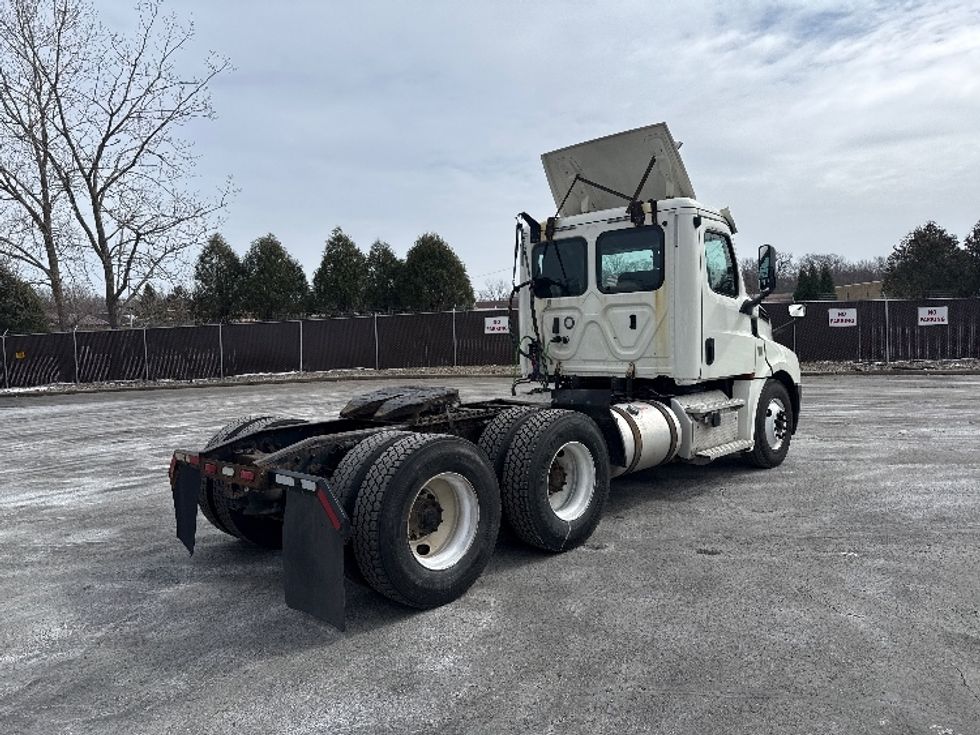 Day Cab Tractor-Heavy Duty Tractors-Freightliner-2019-T12664ST-Middlefield-OH-518,878\n\t\tmiles-$ 34,000 - Image 7