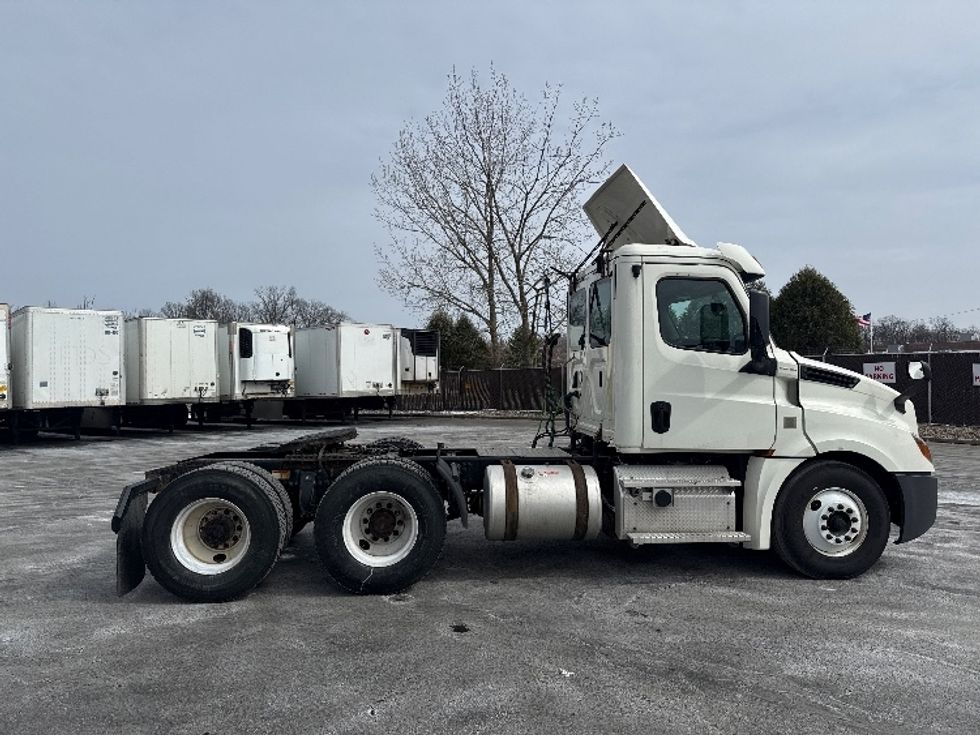 Day Cab Tractor-Heavy Duty Tractors-Freightliner-2019-T12664ST-Middlefield-OH-518,878\n\t\tmiles-$ 34,000 - Image 8