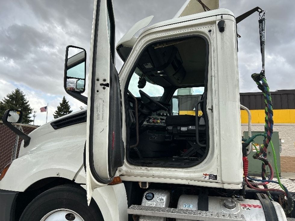 Day Cab Tractor-Heavy Duty Tractors-Freightliner-2019-T12664ST-Middlefield-OH-518,878\n\t\tmiles-$ 34,000 - Image 9