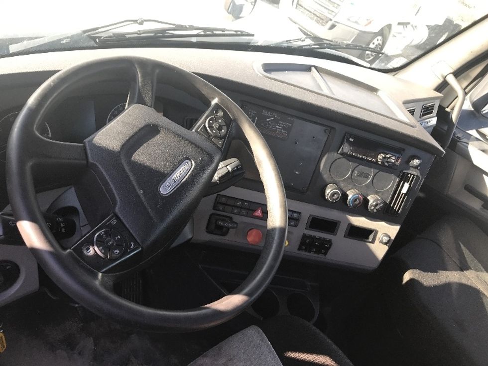 Day Cab Tractor-Heavy Duty Tractors-Freightliner-2019-T12664ST-Milford-DE-382,467\n\t\tmiles-$ 51,250 - Image 10