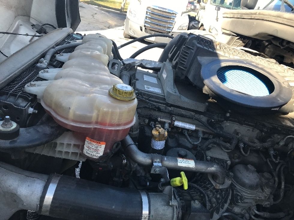 Day Cab Tractor-Heavy Duty Tractors-Freightliner-2019-T12664ST-Milford-DE-382,467\n\t\tmiles-$ 51,250 - Image 15