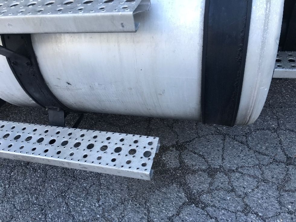 Day Cab Tractor-Heavy Duty Tractors-Freightliner-2019-T12664ST-Milford-DE-382,467\n\t\tmiles-$ 51,250 - Image 18