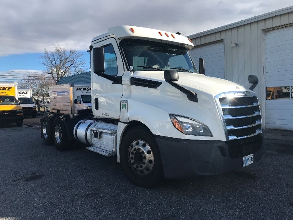 Day Cab Tractor-Heavy Duty Tractors-Freightliner-2019-T12664ST-Milford-DE-386,738\n\t\tmiles-$ 36,750 - Image 1