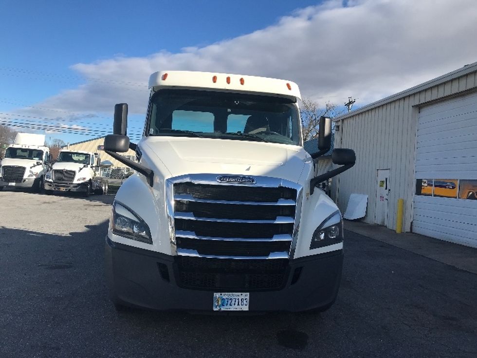 Day Cab Tractor-Heavy Duty Tractors-Freightliner-2019-T12664ST-Milford-DE-386,738\n\t\tmiles-$ 36,750 - Image 2