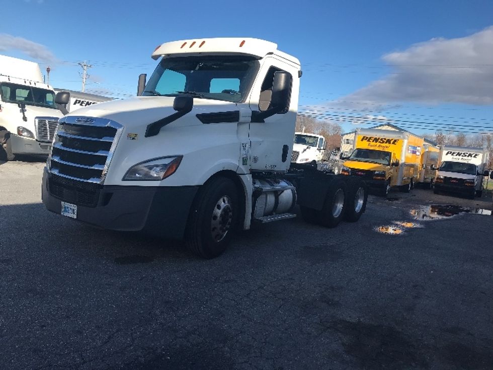 Day Cab Tractor-Heavy Duty Tractors-Freightliner-2019-T12664ST-Milford-DE-386,738\n\t\tmiles-$ 36,750 - Image 3