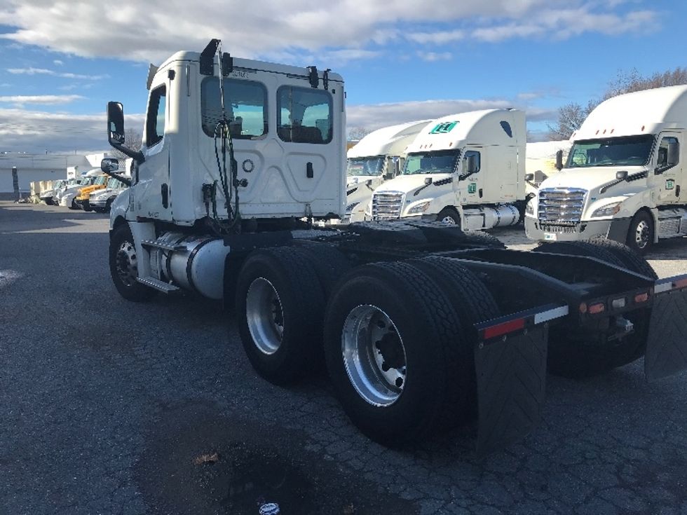 Day Cab Tractor-Heavy Duty Tractors-Freightliner-2019-T12664ST-Milford-DE-386,738\n\t\tmiles-$ 36,750 - Image 5