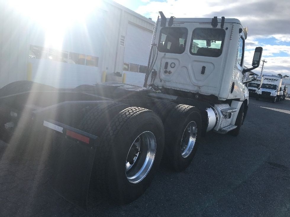 Day Cab Tractor-Heavy Duty Tractors-Freightliner-2019-T12664ST-Milford-DE-386,738\n\t\tmiles-$ 36,750 - Image 7