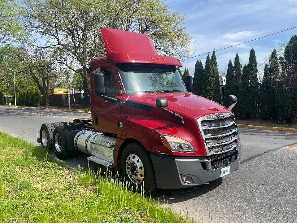 Day Cab Tractor-Heavy Duty Tractors-Freightliner-2019-T12664ST-Millville-NJ-98,896\n\t\tmiles-$ 55,250 - Image 1