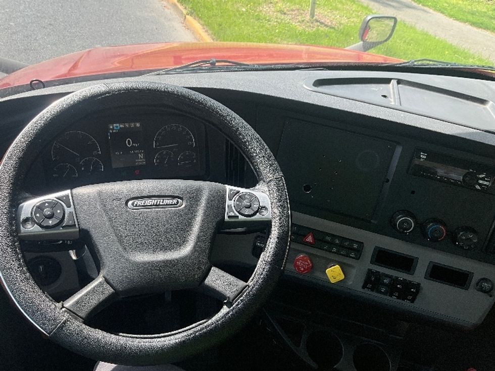 Day Cab Tractor-Heavy Duty Tractors-Freightliner-2019-T12664ST-Millville-NJ-98,896\n\t\tmiles-$ 55,250 - Image 11