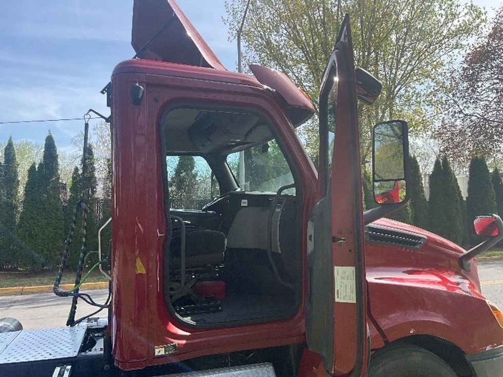 Day Cab Tractor-Heavy Duty Tractors-Freightliner-2019-T12664ST-Millville-NJ-98,896\n\t\tmiles-$ 55,250 - Image 12