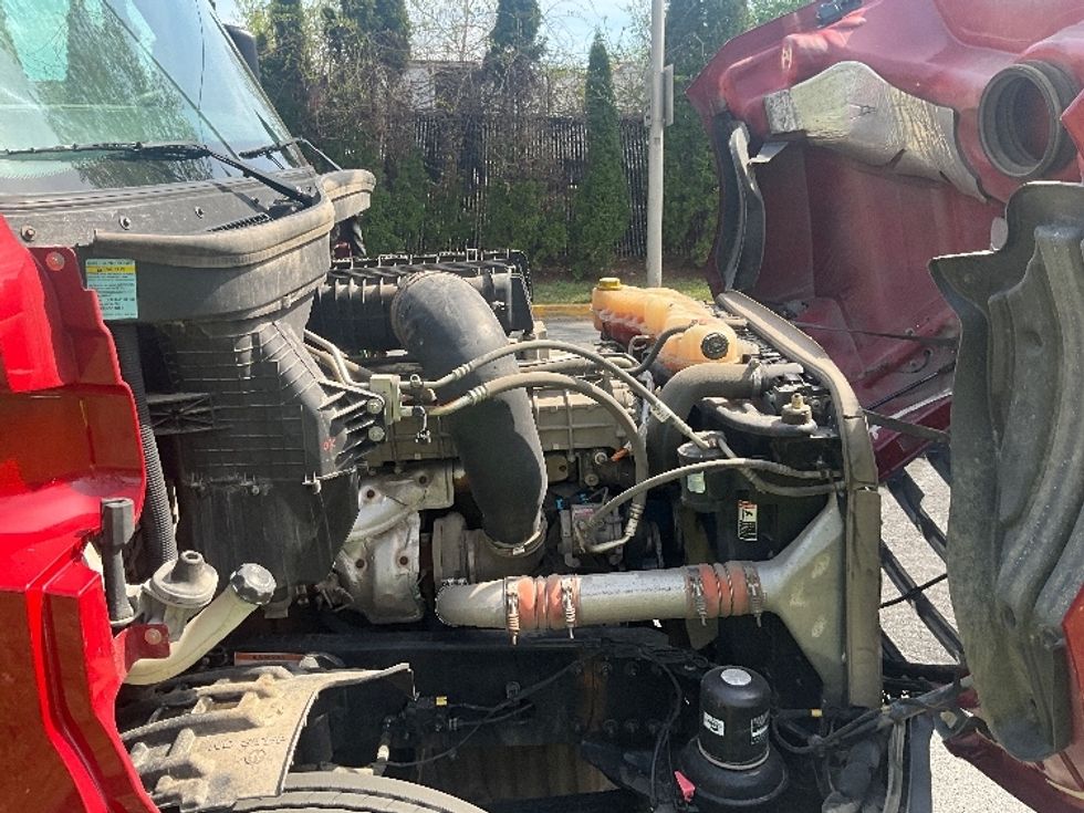 Day Cab Tractor-Heavy Duty Tractors-Freightliner-2019-T12664ST-Millville-NJ-98,896\n\t\tmiles-$ 55,250 - Image 15