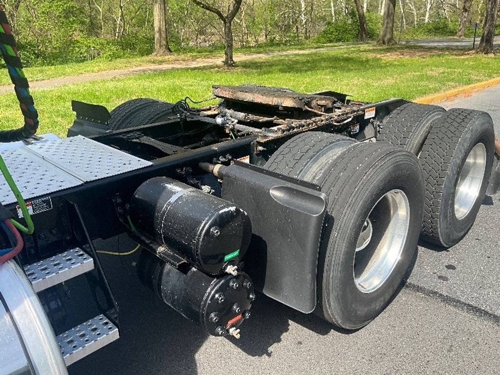 Day Cab Tractor-Heavy Duty Tractors-Freightliner-2019-T12664ST-Millville-NJ-98,896\n\t\tmiles-$ 55,250 - Image 17