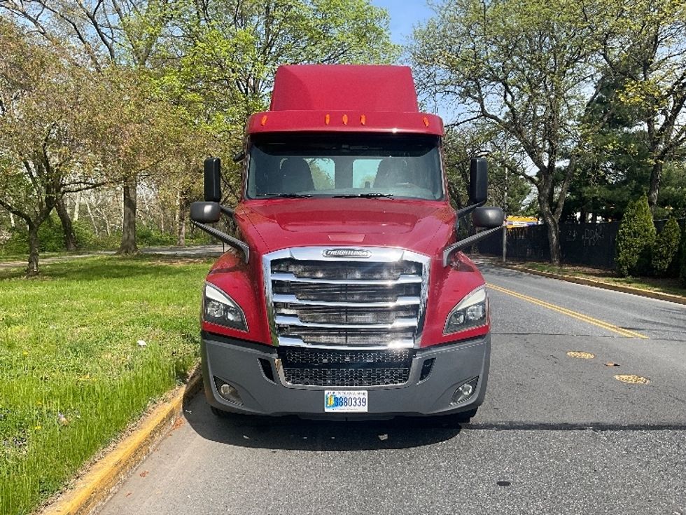 Day Cab Tractor-Heavy Duty Tractors-Freightliner-2019-T12664ST-Millville-NJ-98,896\n\t\tmiles-$ 55,250 - Image 2