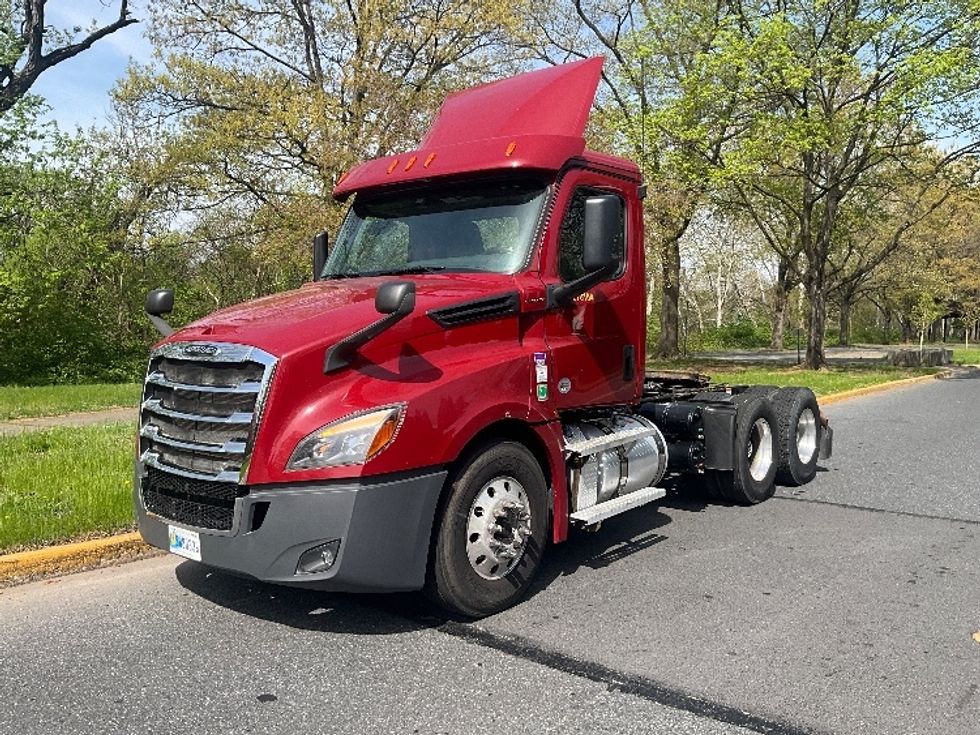 Day Cab Tractor-Heavy Duty Tractors-Freightliner-2019-T12664ST-Millville-NJ-98,896\n\t\tmiles-$ 55,250 - Image 3