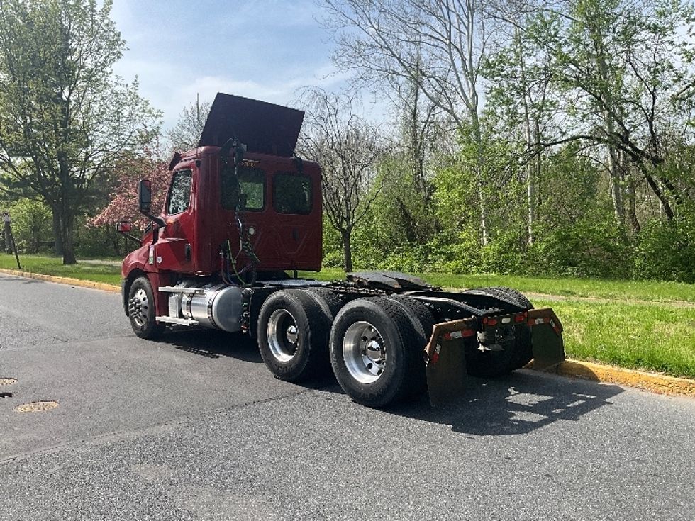 Day Cab Tractor-Heavy Duty Tractors-Freightliner-2019-T12664ST-Millville-NJ-98,896\n\t\tmiles-$ 55,250 - Image 5