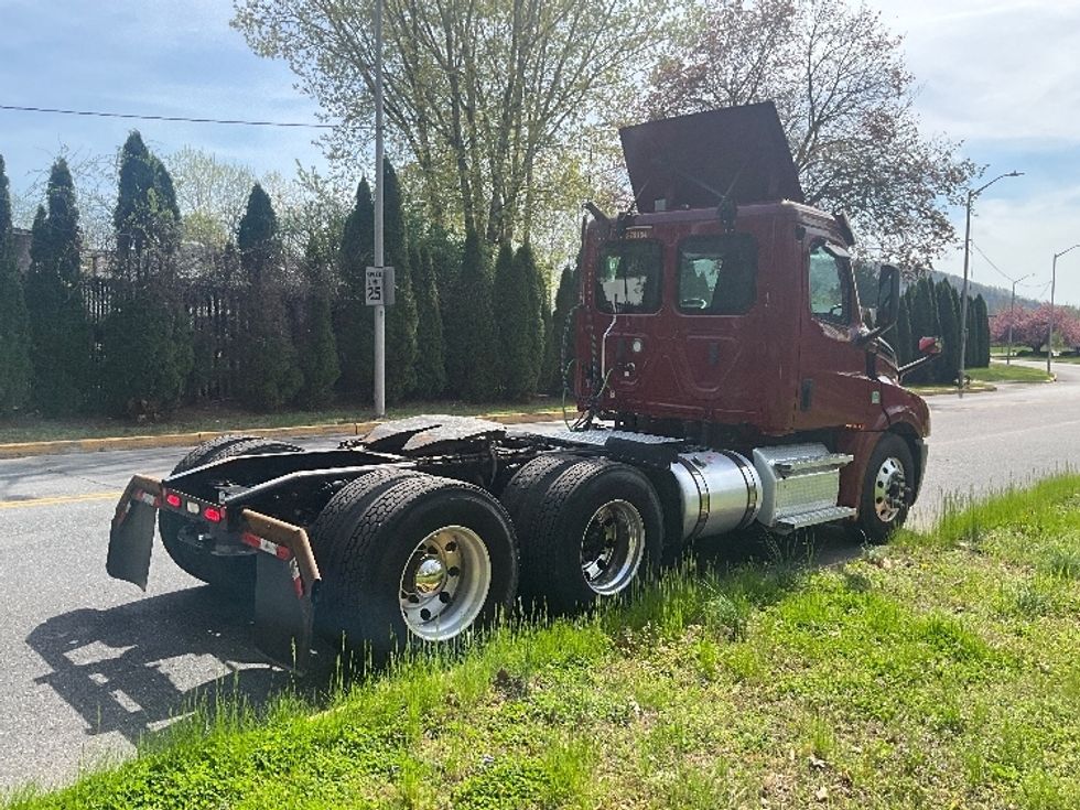 Day Cab Tractor-Heavy Duty Tractors-Freightliner-2019-T12664ST-Millville-NJ-98,896\n\t\tmiles-$ 55,250 - Image 7