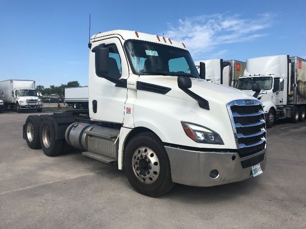 Day Cab Tractor-Heavy Duty Tractors-Freightliner-2019-T12664ST-Milwaukee-WI-373,059\n\t\tmiles-$ 58,250 - Image 1