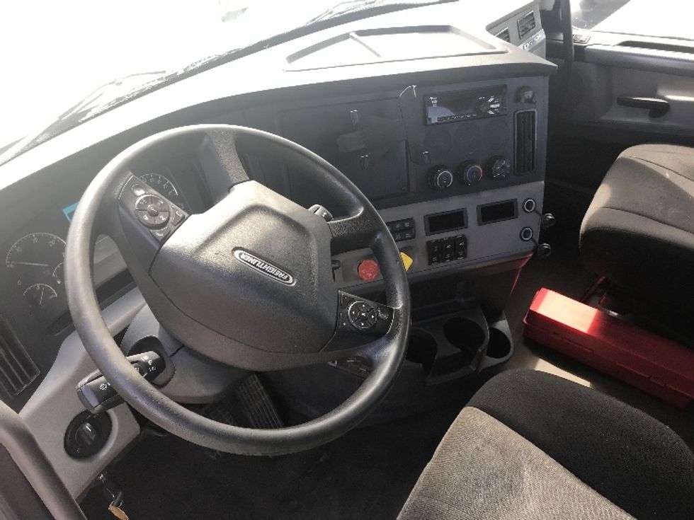 Day Cab Tractor-Heavy Duty Tractors-Freightliner-2019-T12664ST-Milwaukee-WI-373,059\n\t\tmiles-$ 58,250 - Image 10