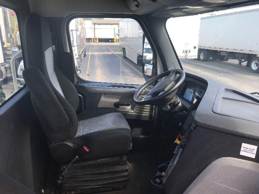 Day Cab Tractor-Heavy Duty Tractors-Freightliner-2019-T12664ST-Milwaukee-WI-373,059\n\t\tmiles-$ 58,250 - Image 14