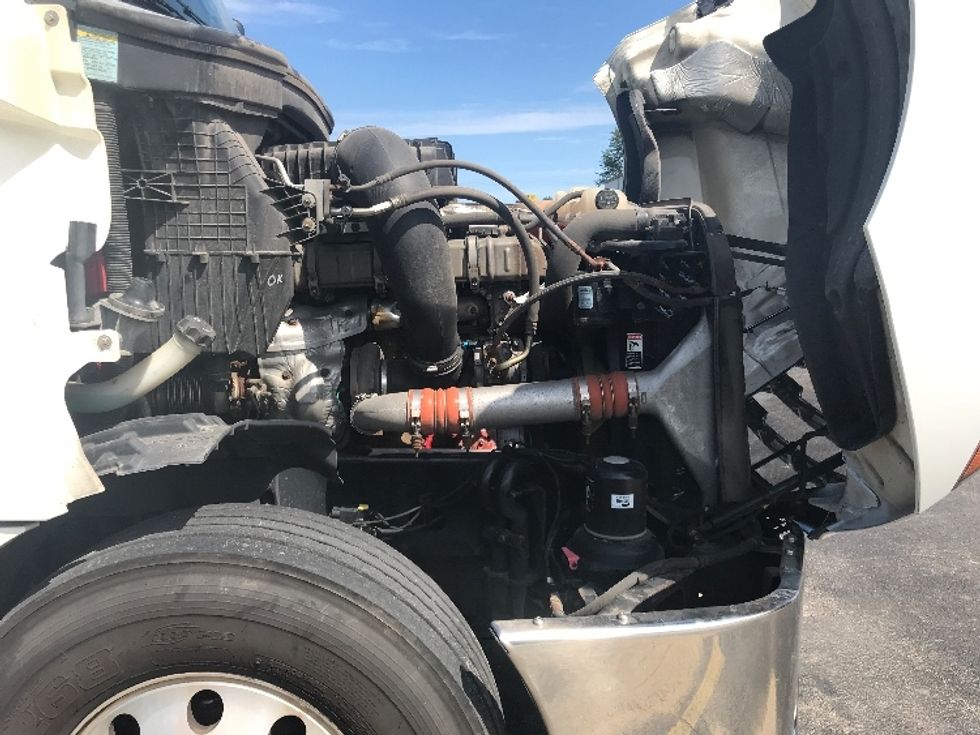 Day Cab Tractor-Heavy Duty Tractors-Freightliner-2019-T12664ST-Milwaukee-WI-373,059\n\t\tmiles-$ 58,250 - Image 15