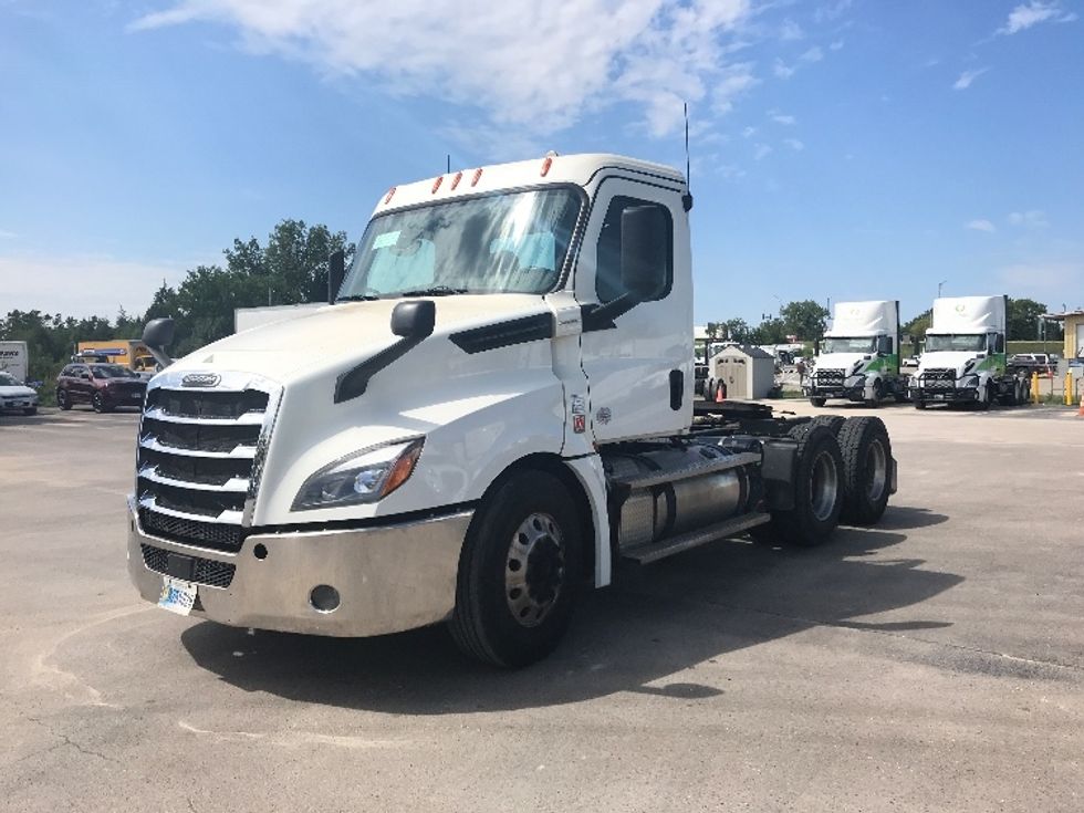 Day Cab Tractor-Heavy Duty Tractors-Freightliner-2019-T12664ST-Milwaukee-WI-373,059\n\t\tmiles-$ 58,250 - Image 3